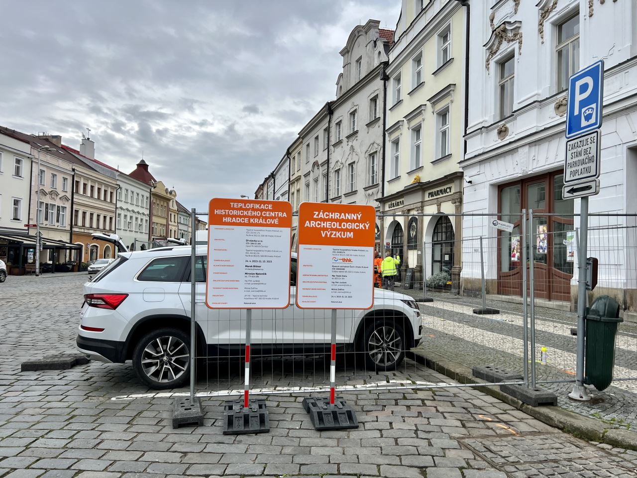 VELKÉ NÁMĚSTÍ OBSADILI STAVBAŘI, OBČANY PROSÍ O POCHOPENÍ A TRPĚLIVOST